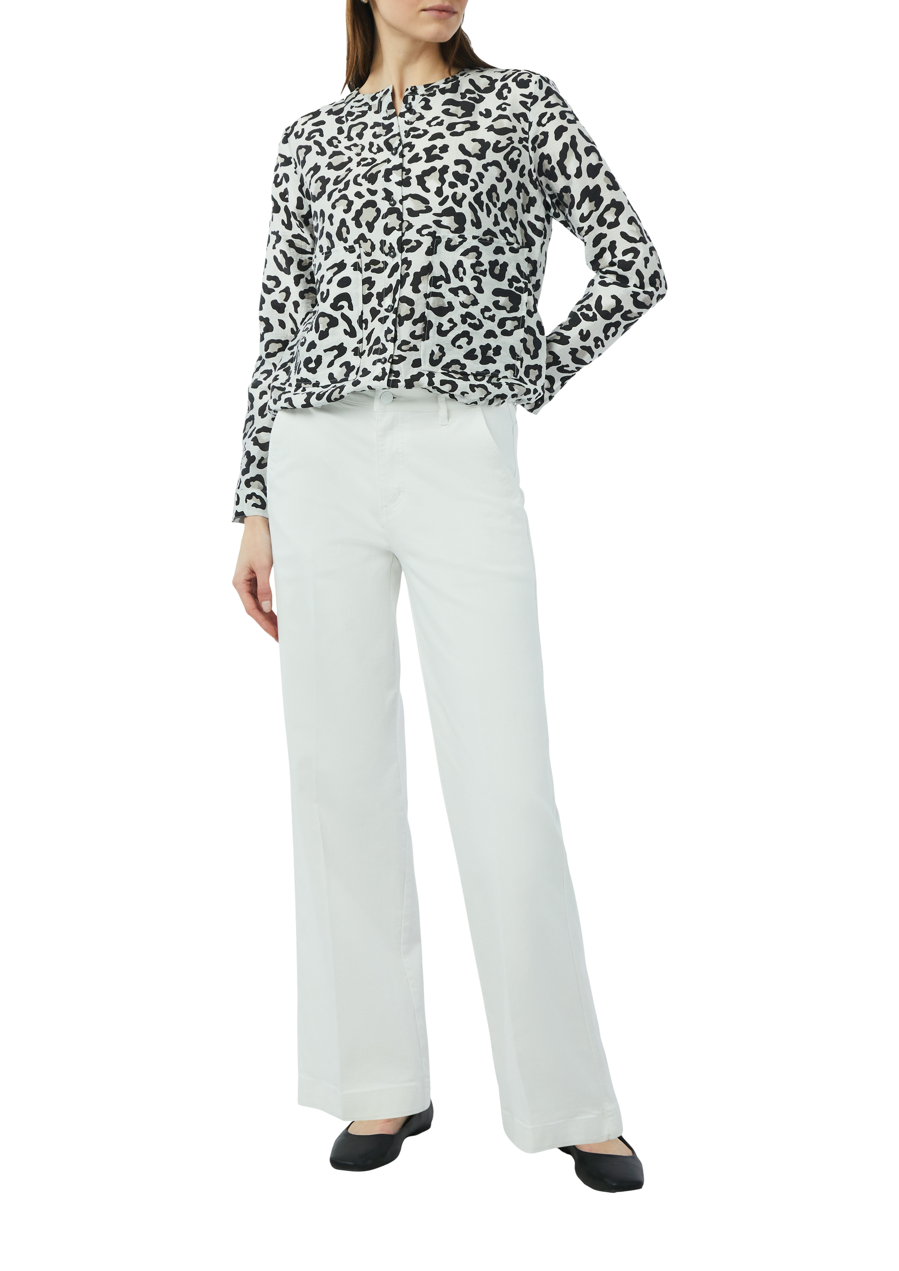 modische Kurz-Bluse im Animal-Print mit Bindeband