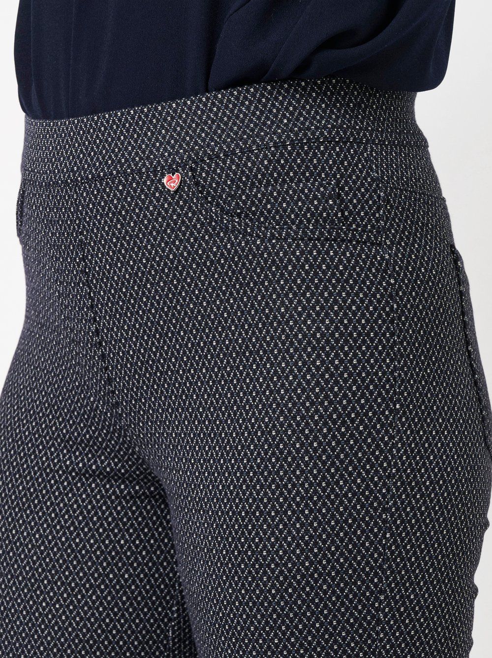 bequeme Schlupfhose "Alice" im Minimal-Dessin aus Viskose-Mix