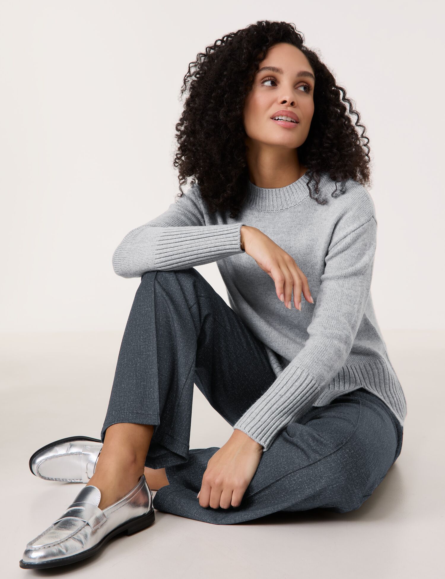 Kuscheliger Strickpullover mit Saumschlitz und Wollanteil