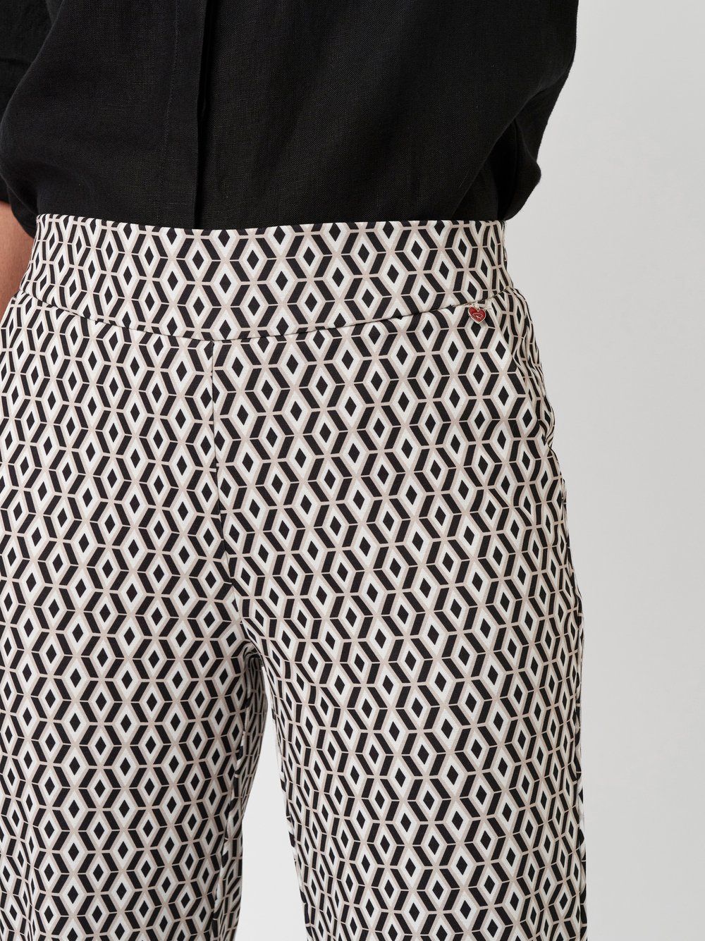 modische Schlupfhose "Scarlet Wide Leg 6/8" im graphischem Allover-Print