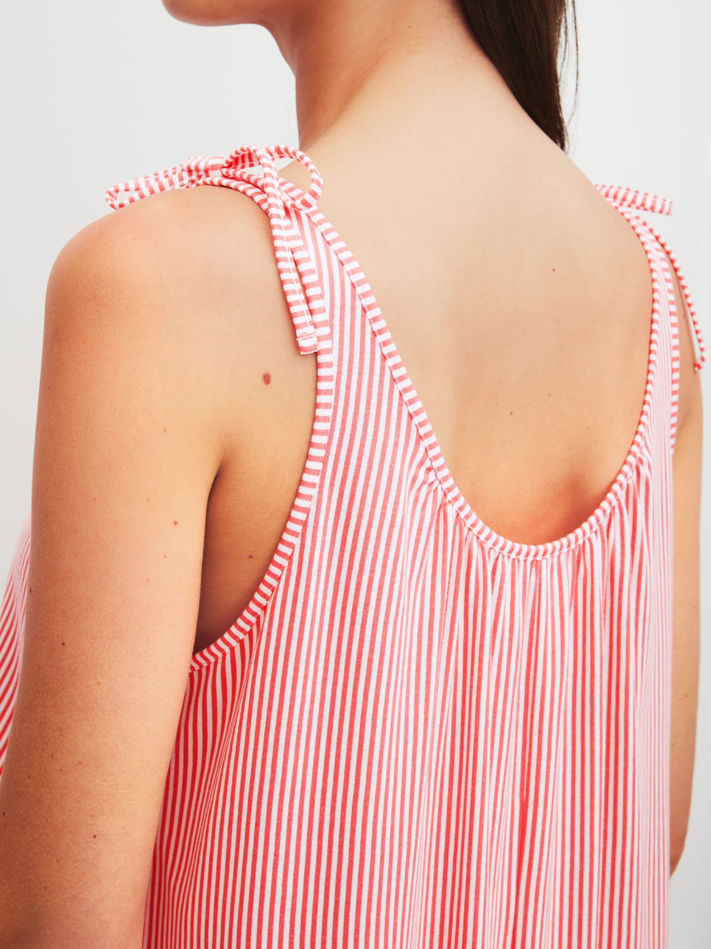 romantisches langes Nightdress ohne Arm im Streifen-Dessin aus Baumwoll-Modal-Jersey
