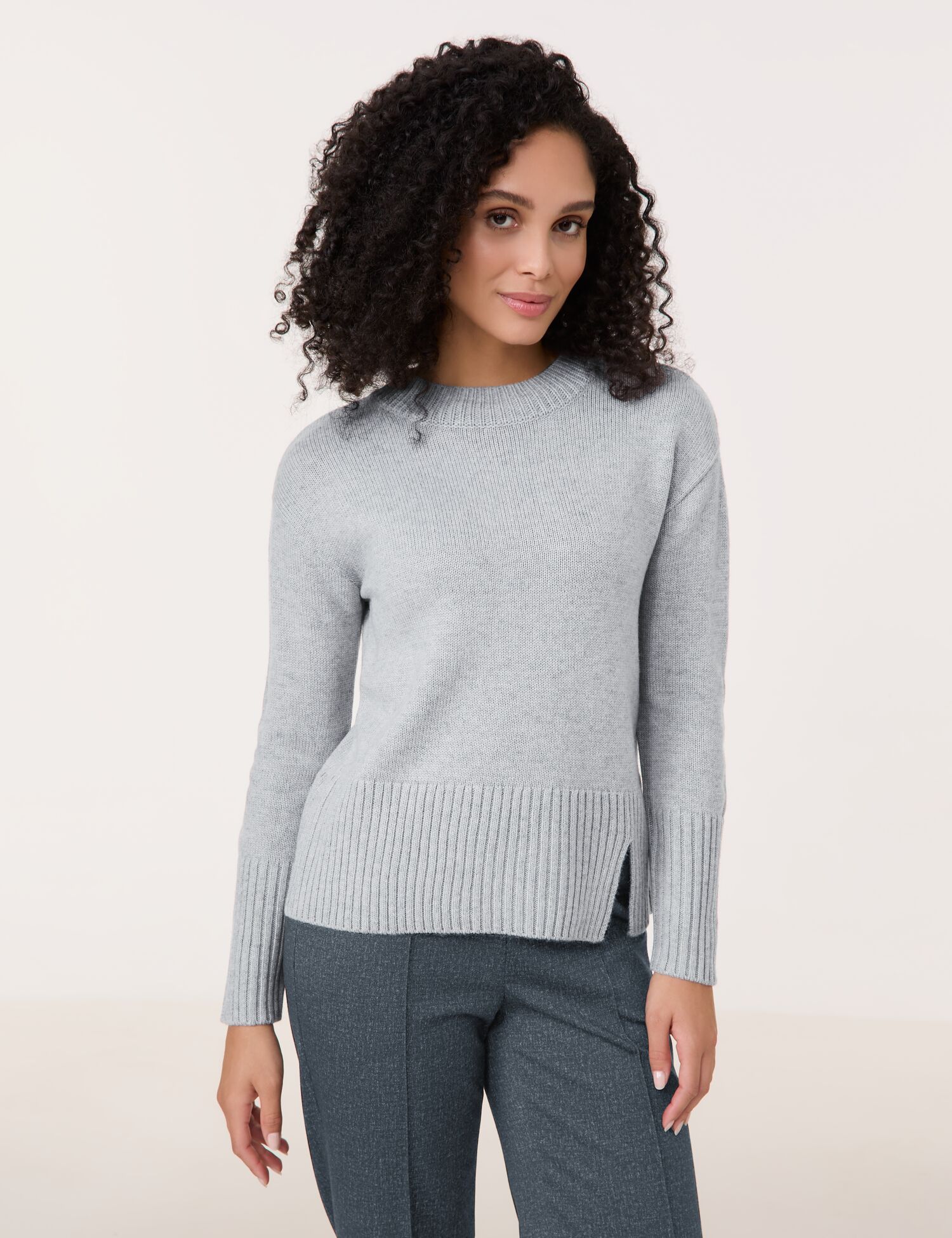 Kuscheliger Strickpullover mit Saumschlitz und Wollanteil
