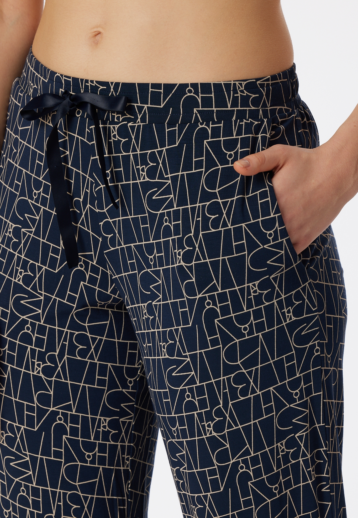 Damen-Night-Pants mit graphischem Wording-Muster aus Modal