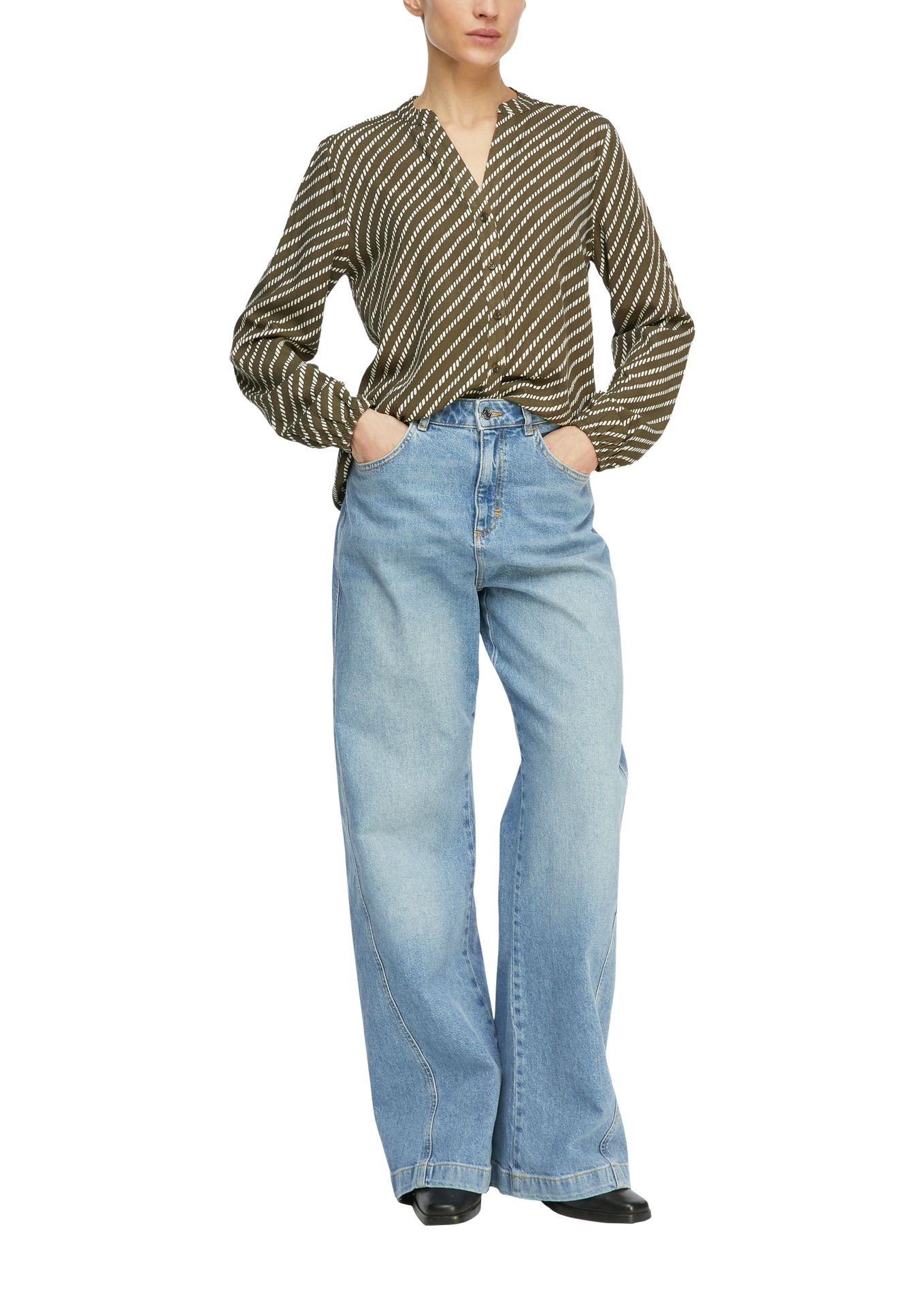 feminine Bluse mit Allover-Print aus fließender reiner Viskose