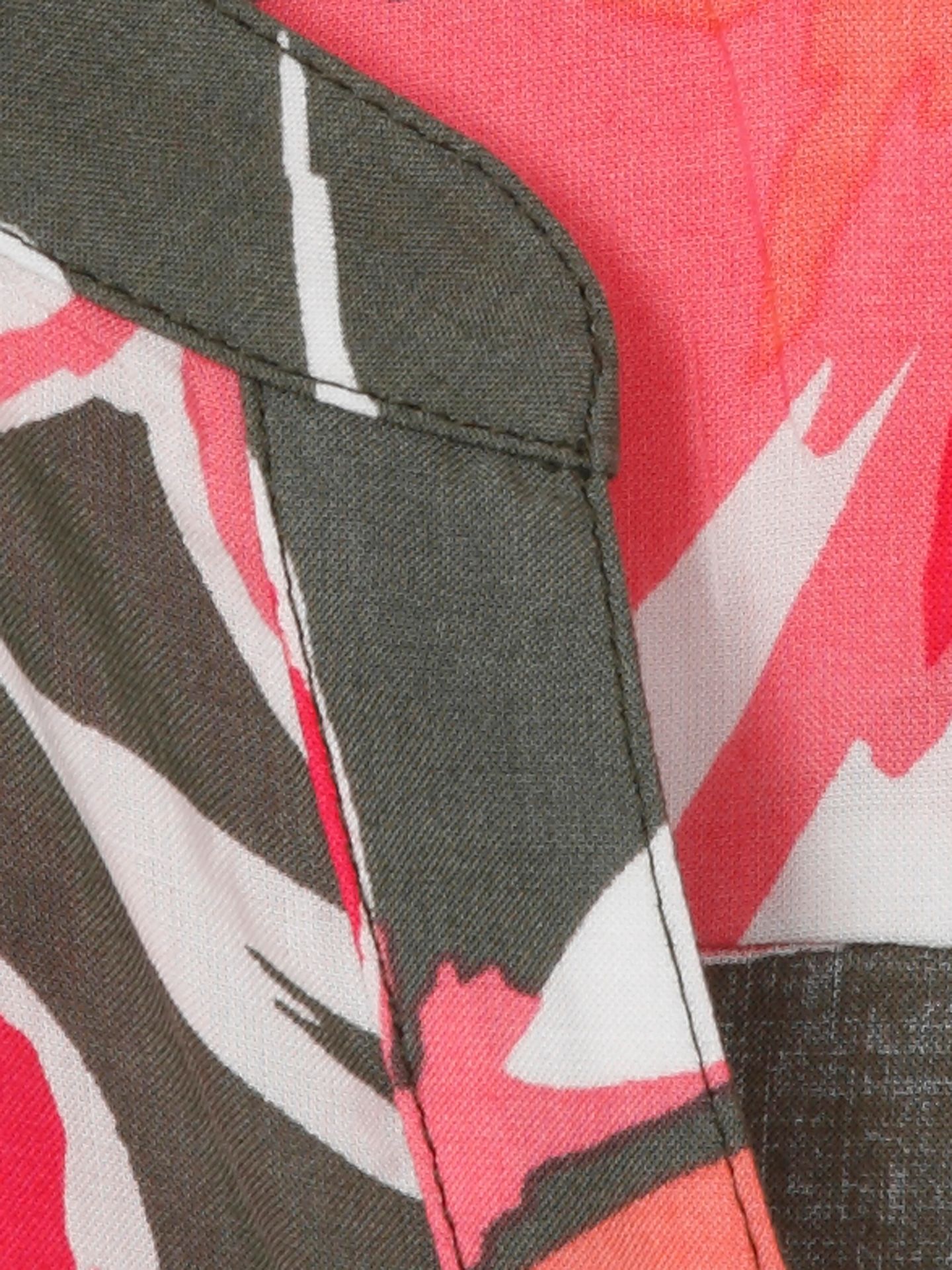 modisch-weite Bluse im floralen Allover-Print aus Viskose