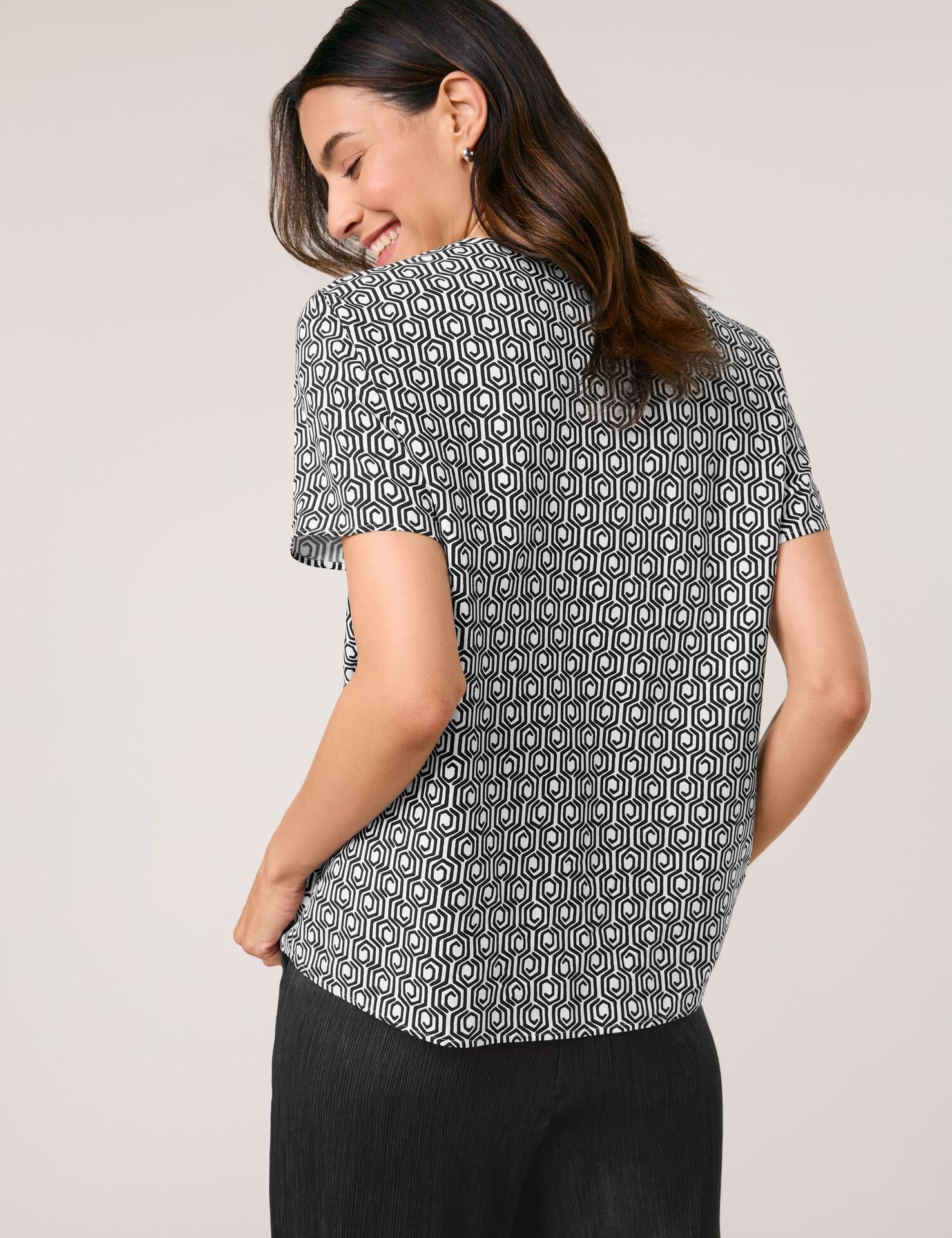 Blusenshirt mit Mini-Ornamenten aus reiner Viskose