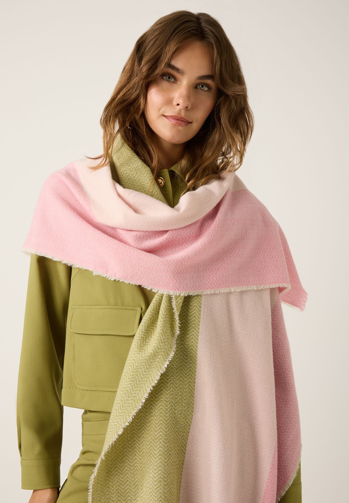 Leichter Viskose-Schal im Farbverlauf