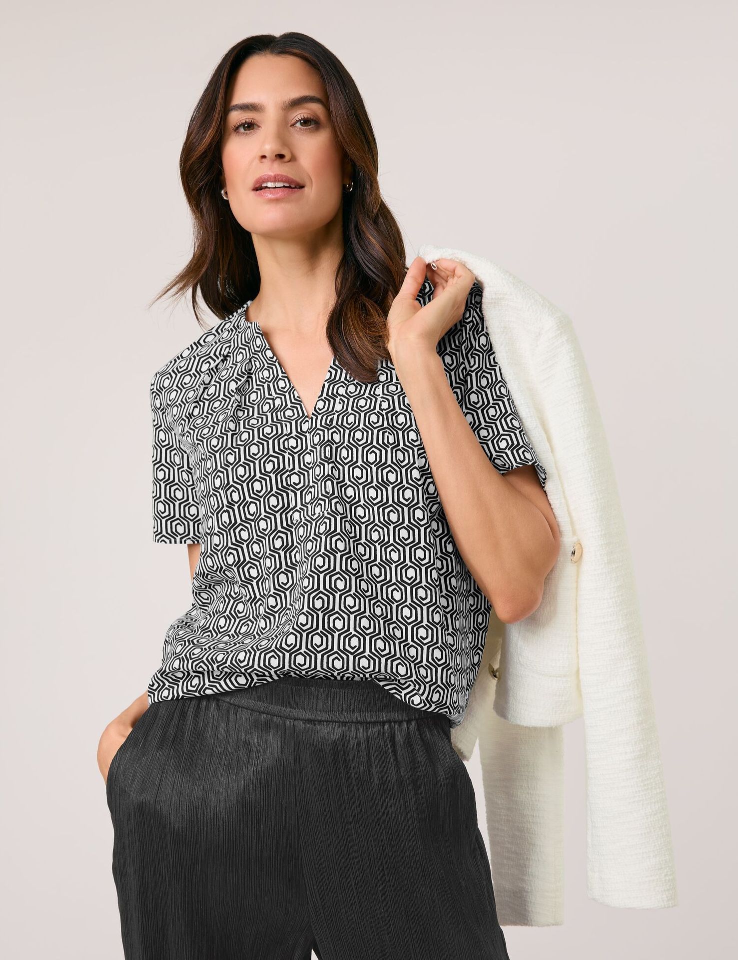 Blusenshirt mit Mini-Ornamenten aus reiner Viskose