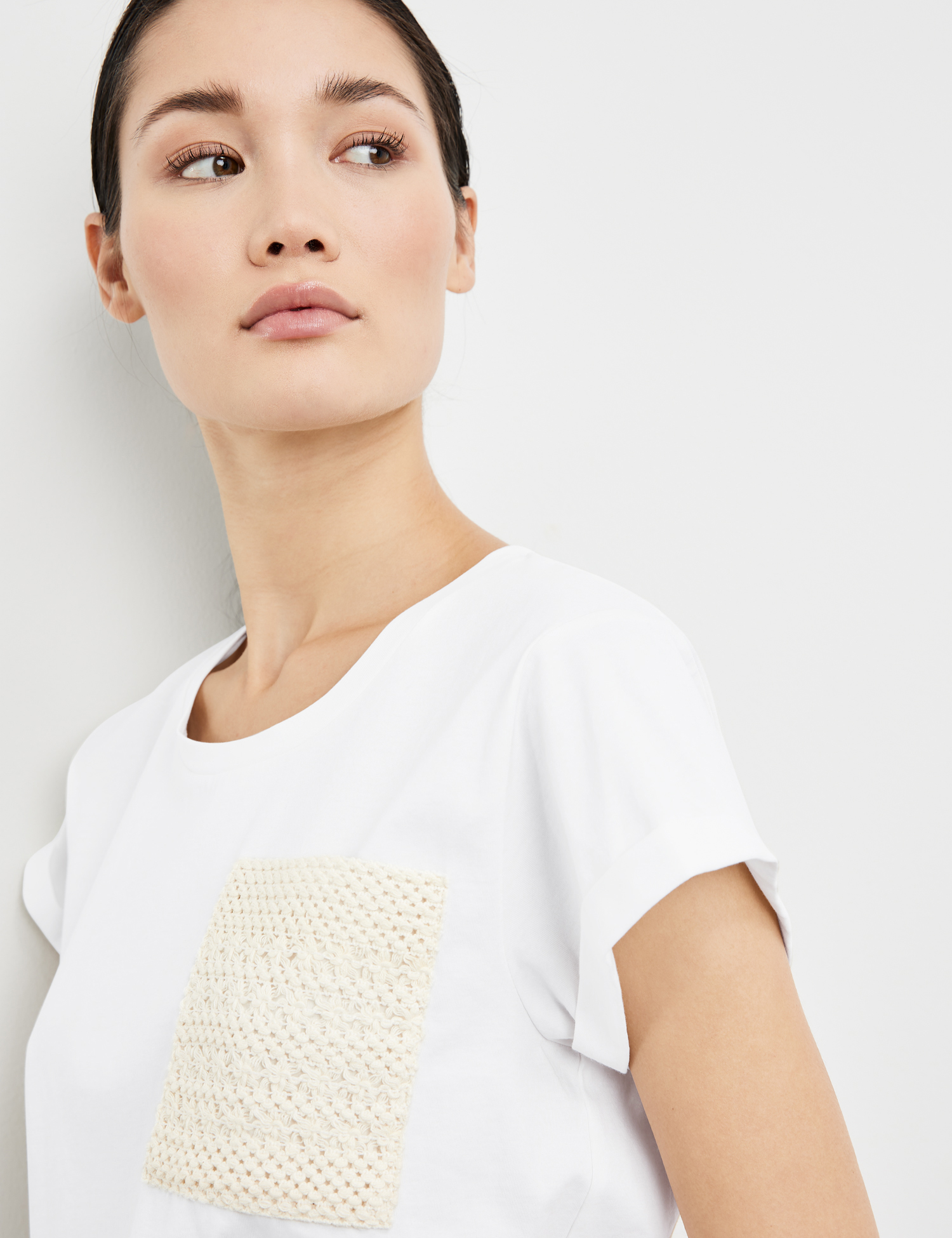 Baumwoll-Shirt mit Häkel-Brusttasche