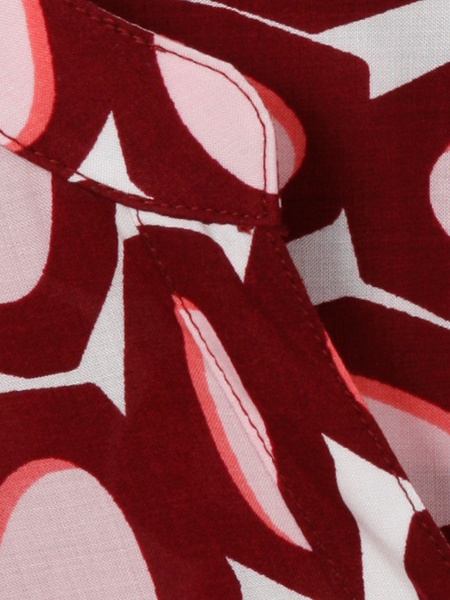 Bluse mit graphishem Allover-Muster aus reiner Viskose