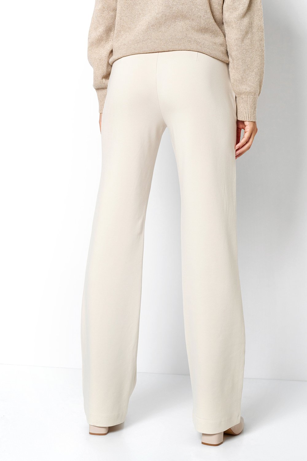 Jogpants aus Heavy Jersey "Jenny Wide Leg" im Marlene-Schnitt und Zierknöpfen