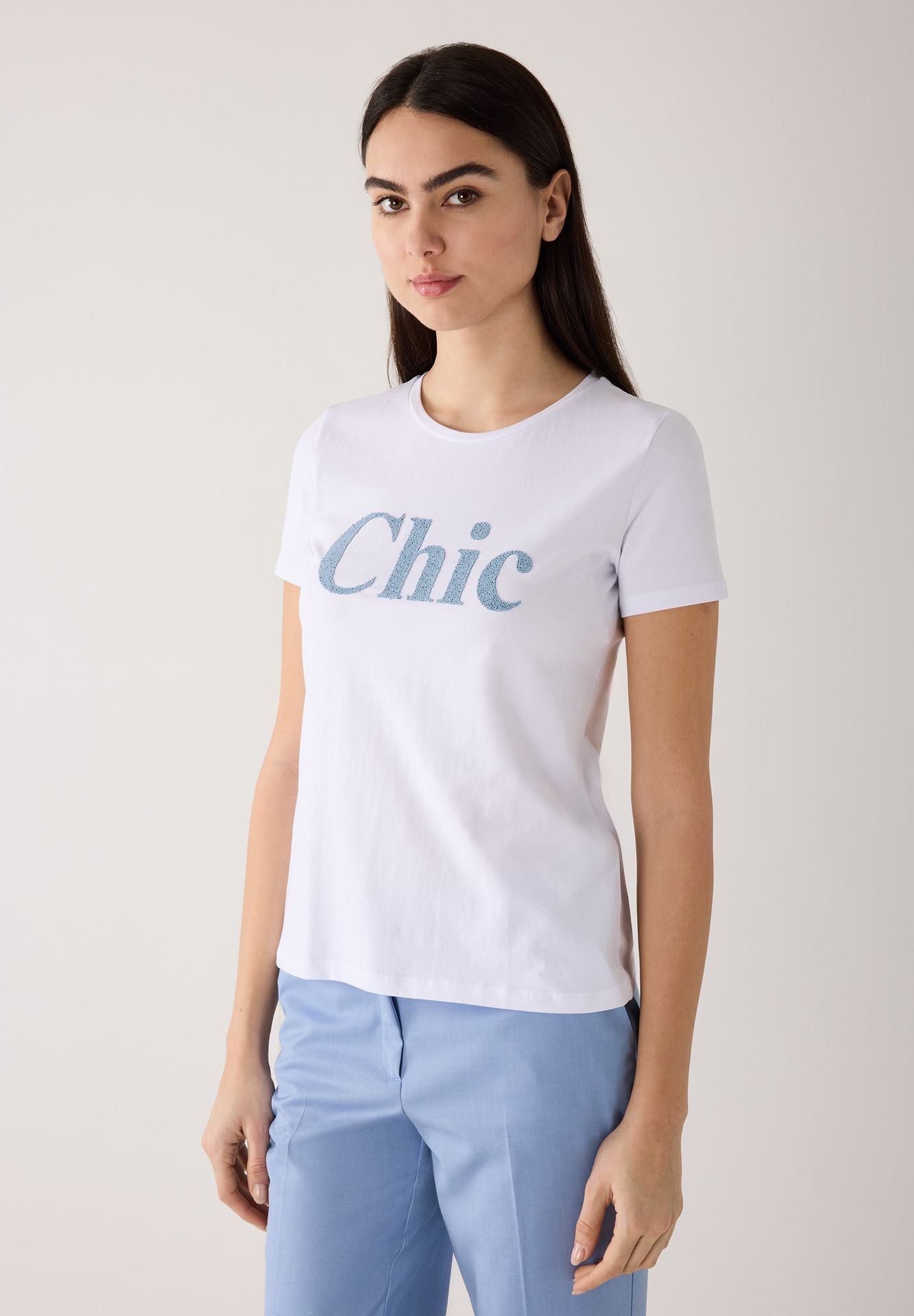 weisses T-Shirt mit Wording-Front-Motiv aus aufgestickten Perlen aus Baumwoll-Jersey