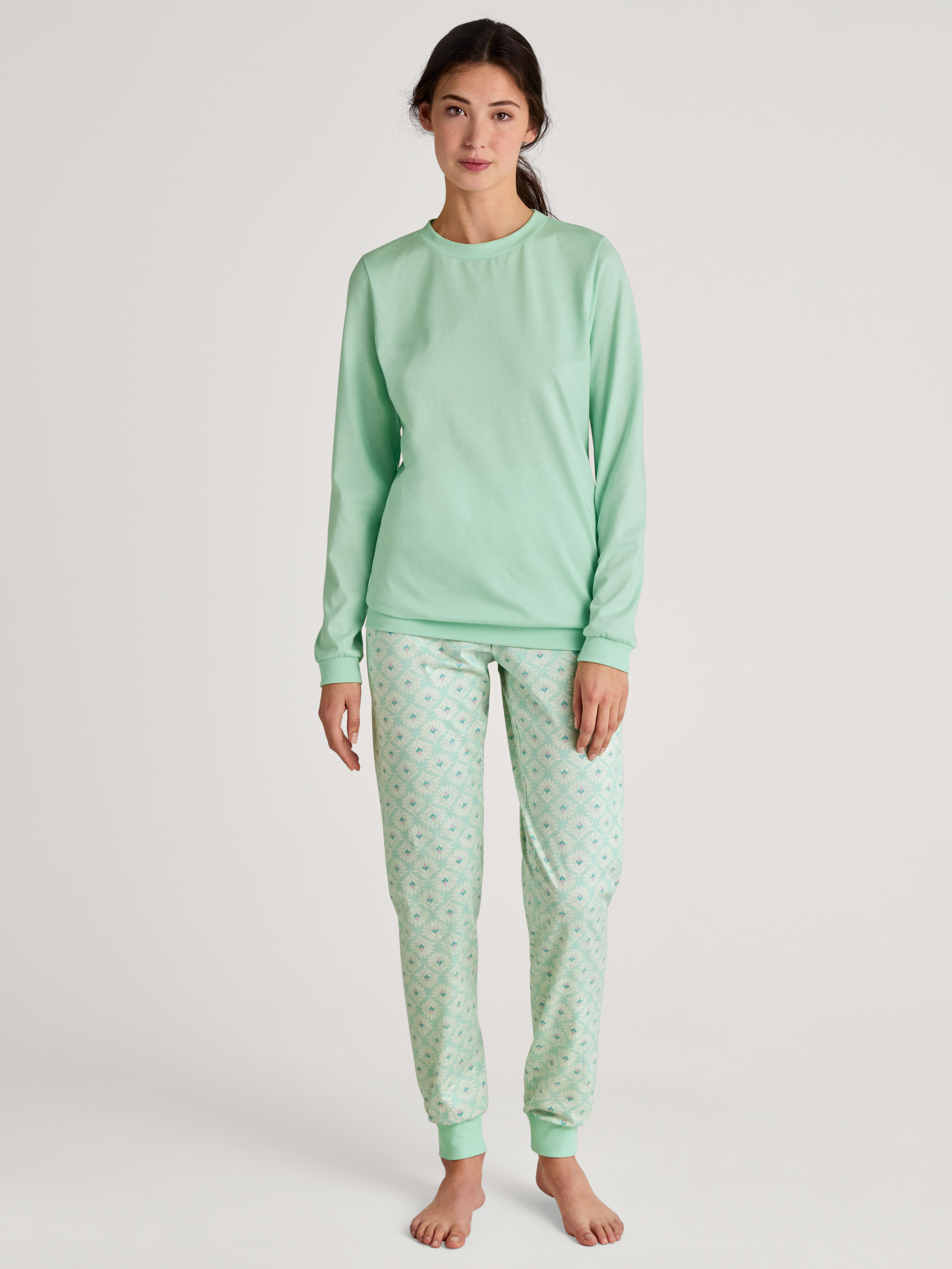 langer Damen-Bündchen-Schlafanzug mit gemusterter Hose