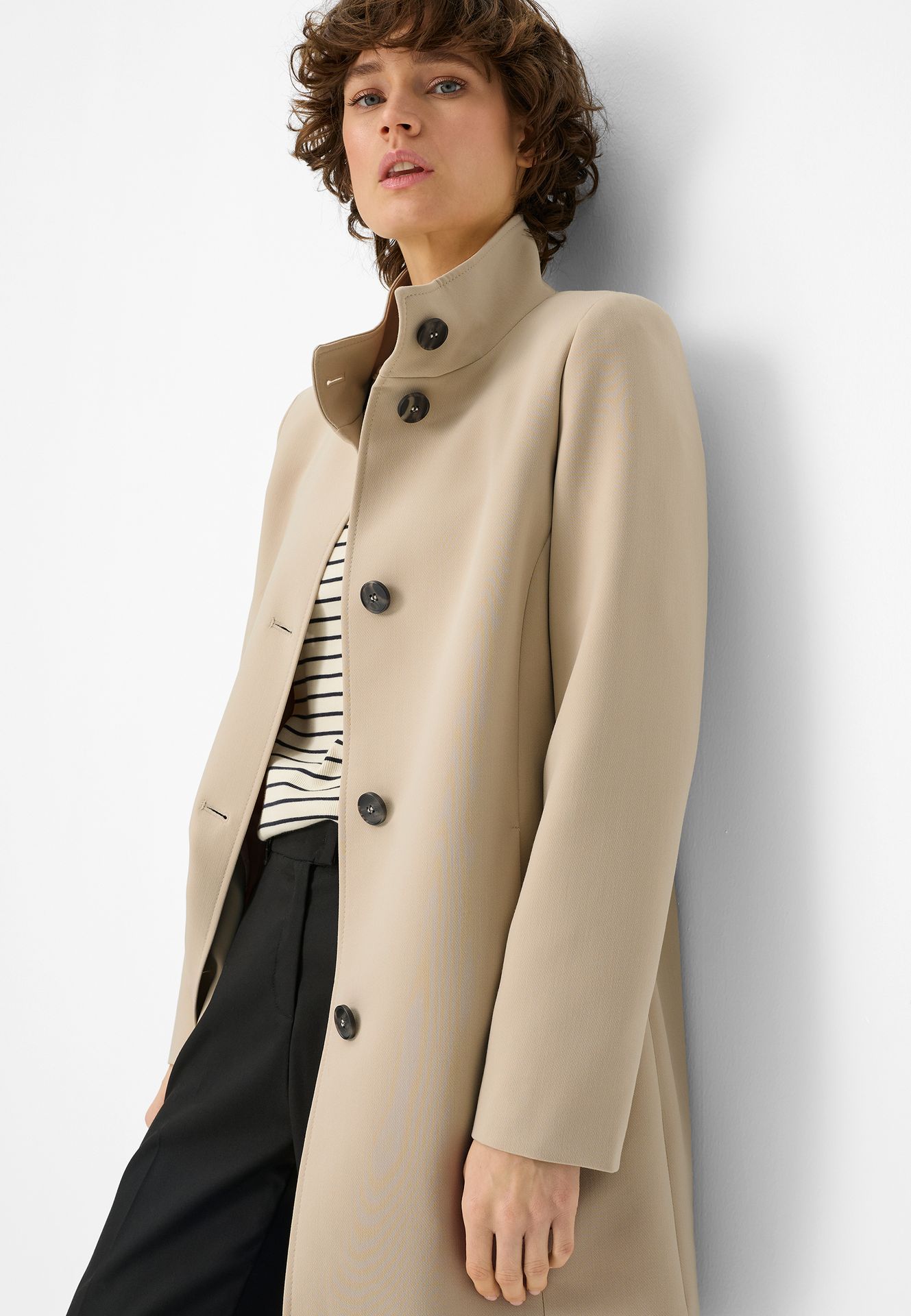 feiner gewebter Kurzmantel mit Viskose-Anteil und Stehkragen