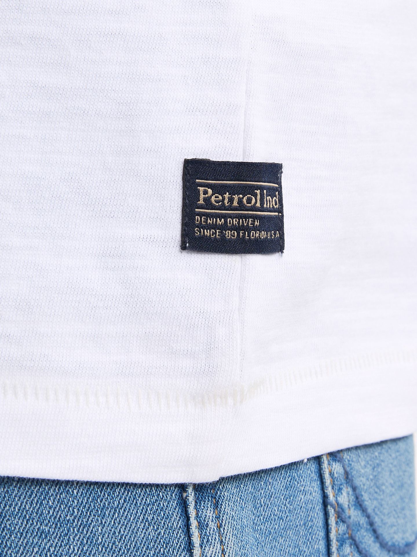 T-Shirt  V-Neck
