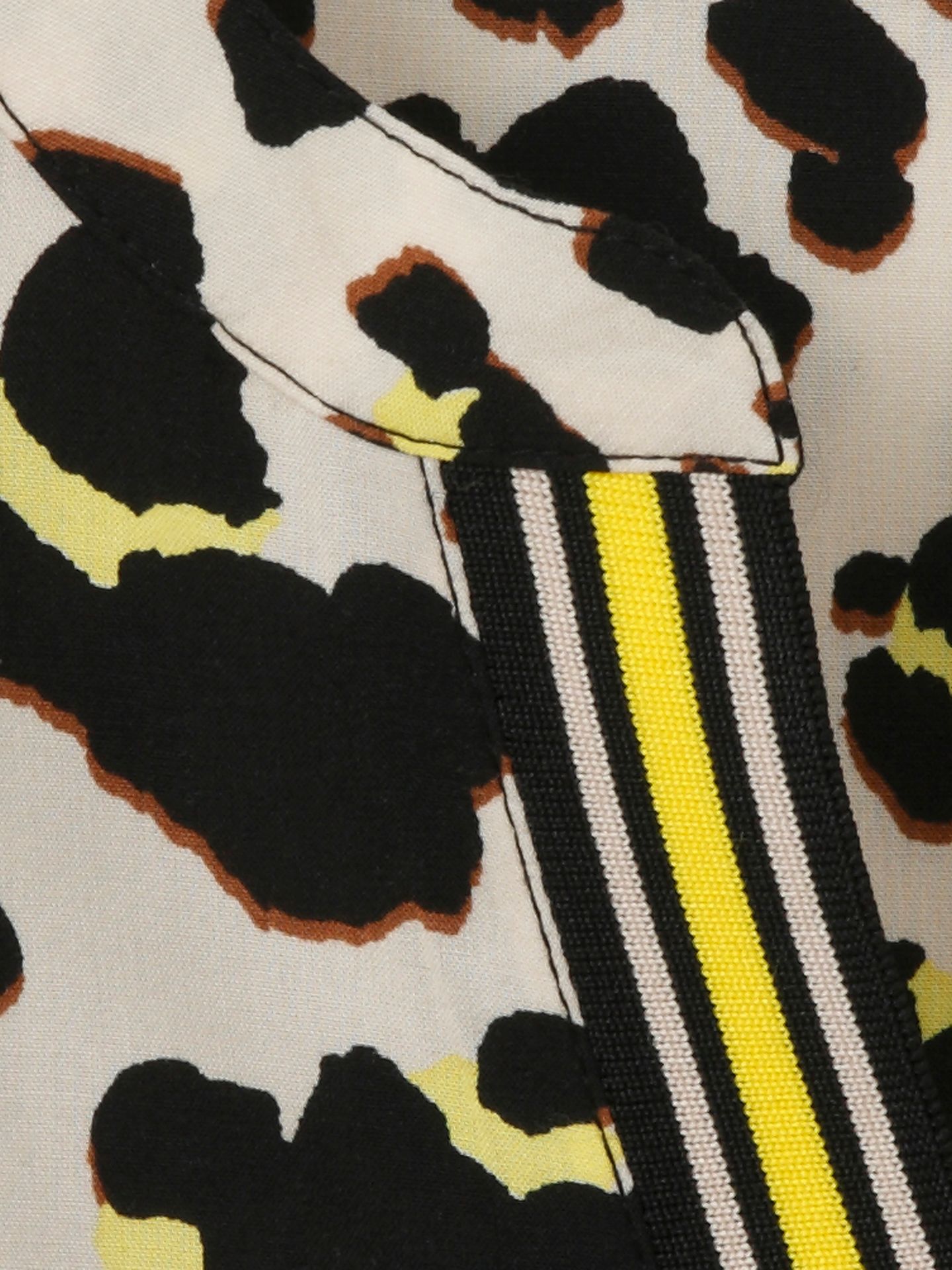 Tunika mit wildem Allover-Druck und neonfarbenem Applikationen am Ausschnitt aus reiner  Viskose