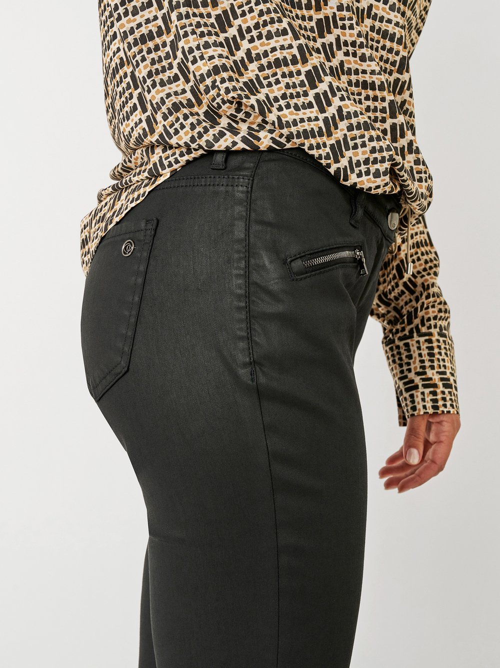 Damenhose "Perfect Shape Skinny Zip" aus gecoatetem Baumwoll-Mix, im Soft Touch Leather Look