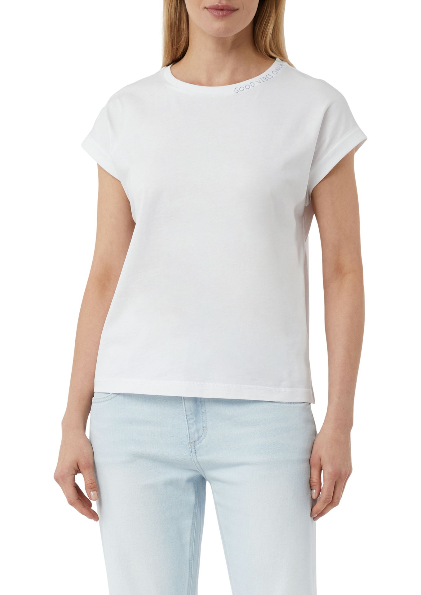 cleanes unifarbenes T-Shirt mit Schriftzug am Ausschnitt aus Baumwoll-Jersey