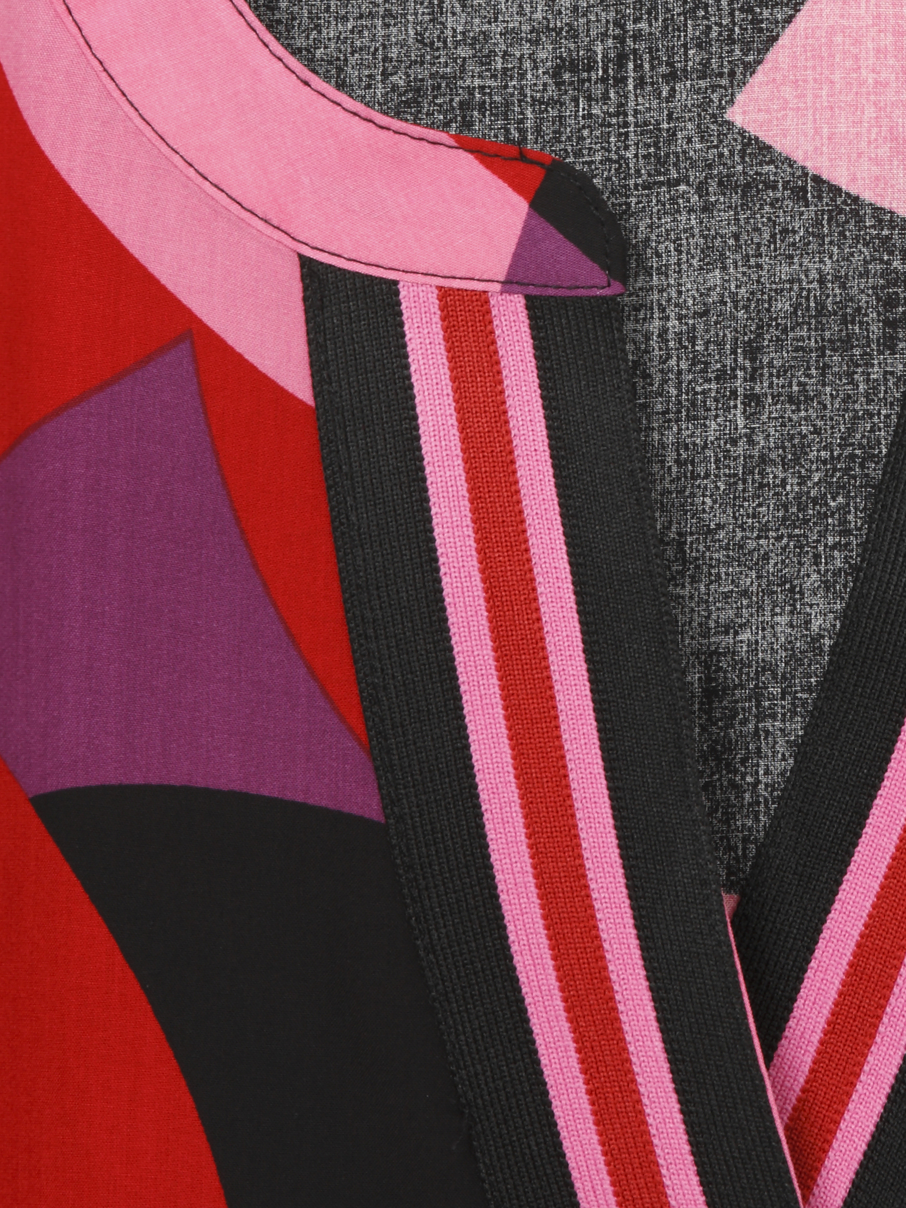 Schlupf-Bluse mit froßfläschigem Graphic-Druck aus reiner Viskose