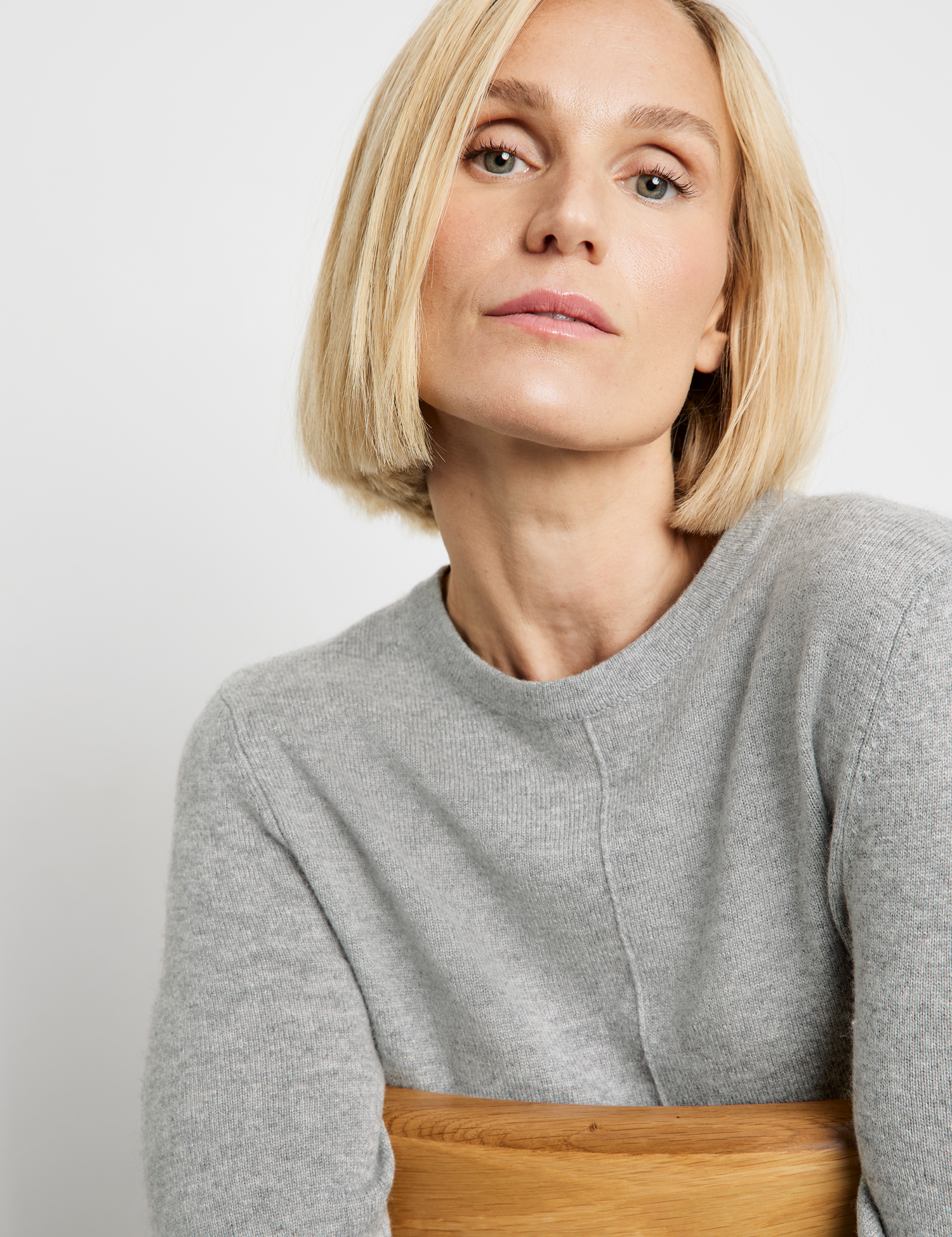 schlichter kurzer Woll-Pullover mit Cashmere-Anteil