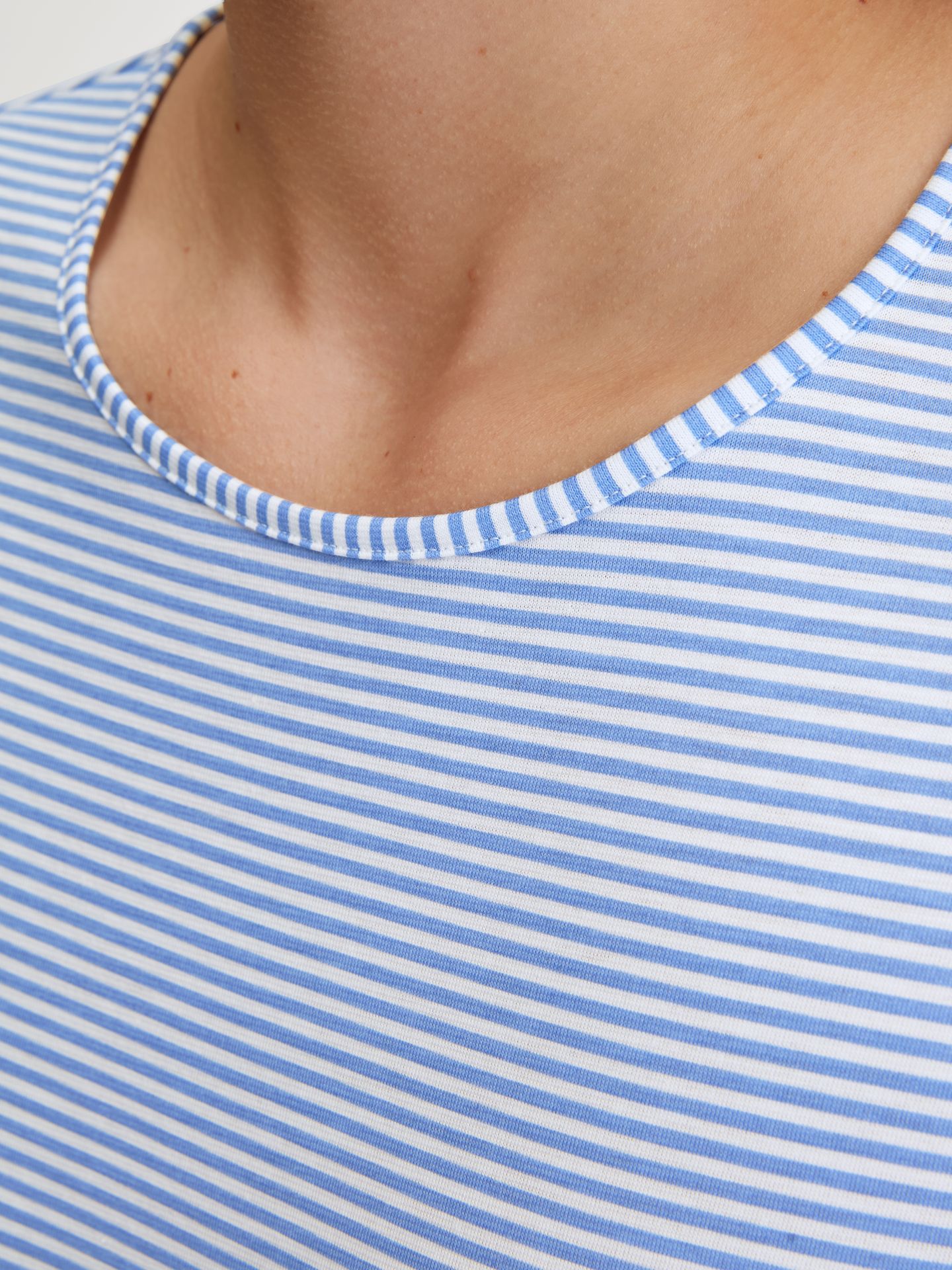 Damen-Schlafanzug mit geringeltem Oberteil und uni Hose aus reinem Bauwoll-Jersey