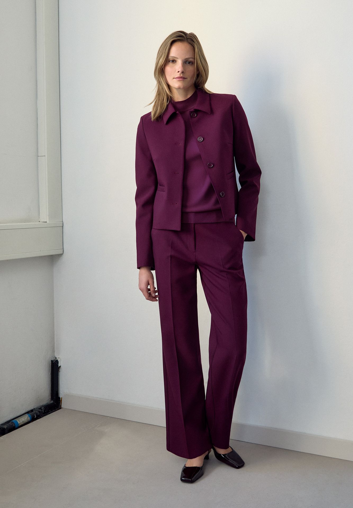 Kurzer Business-Blazer aus Viskose-Mix