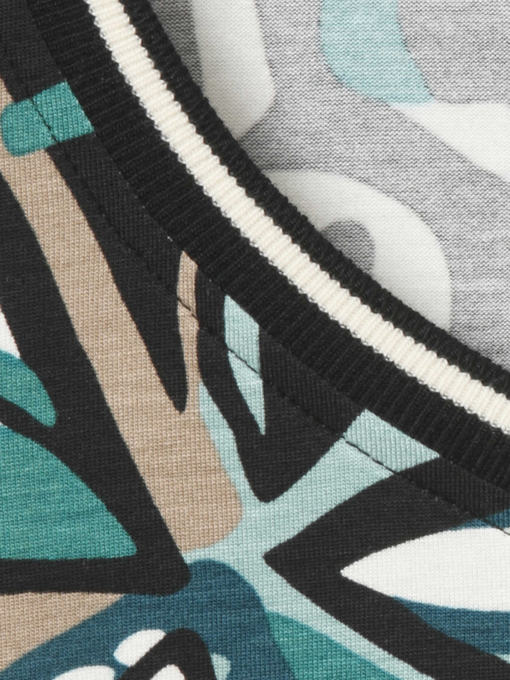 3/4 Arm-Shirt im großen Graphic-Druck mit Streifeneinsätzen an Ärmel und Ausschnitt, aus elastischer Viskose