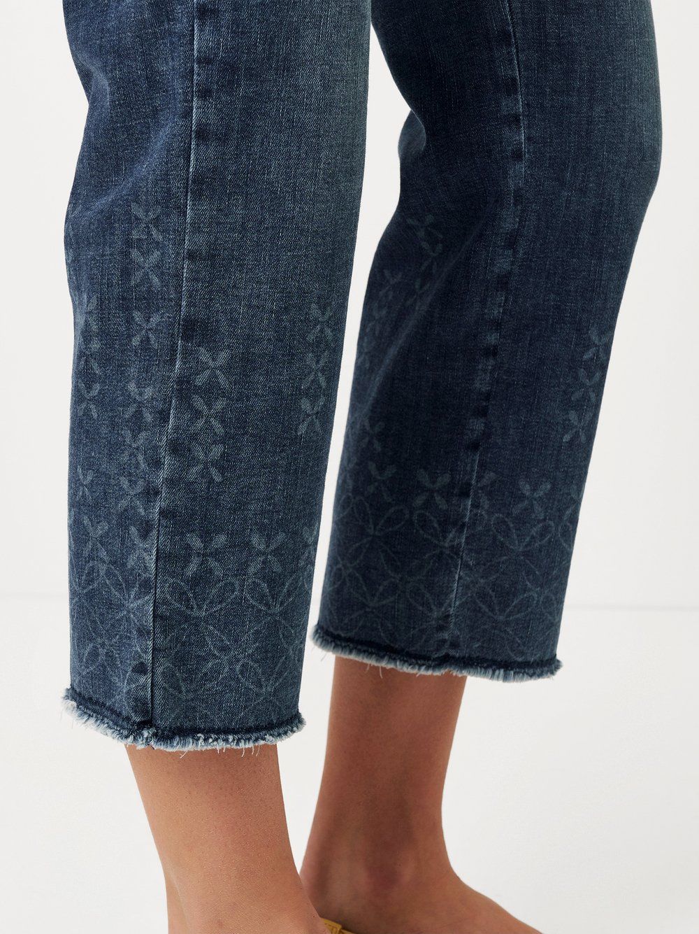 Damenjeans in Plus-Fit-Size "Ella Cropped" mit dezentem Muster am Bein