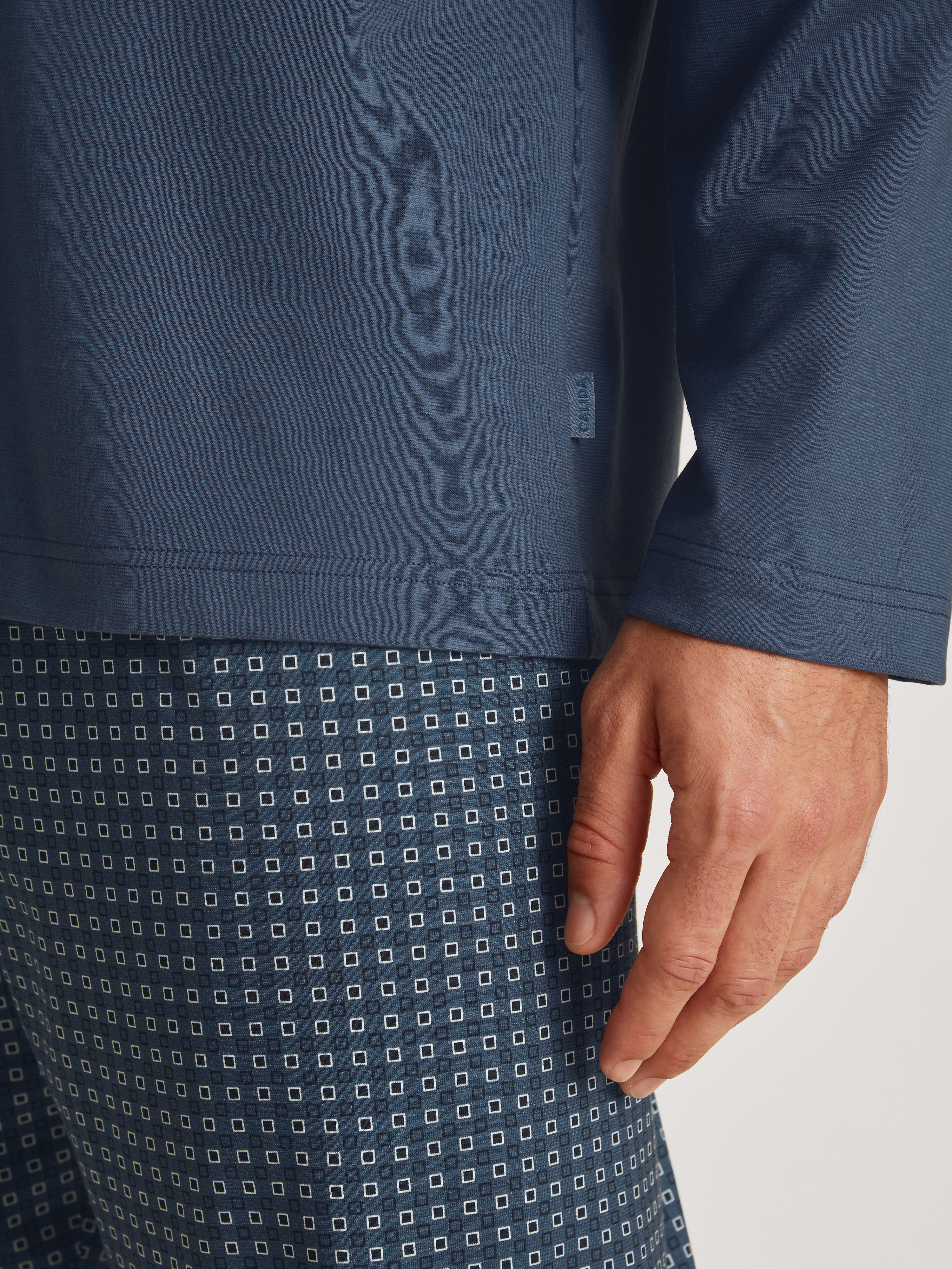 Herren-Schlafanzug aus leichtem Single-Jersey und gemusterter Hose in reiner Baumwolle