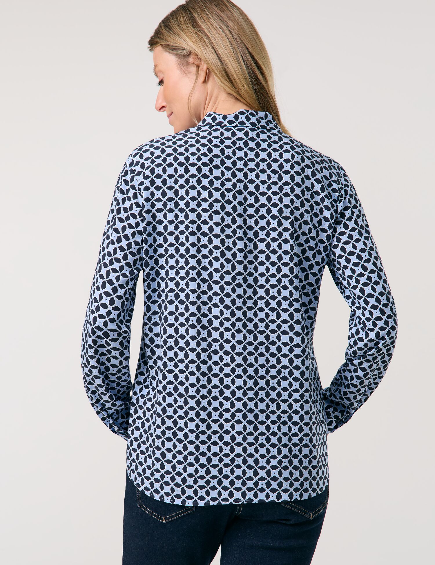 gemusterte Hemdbluse aus reiner Viskose