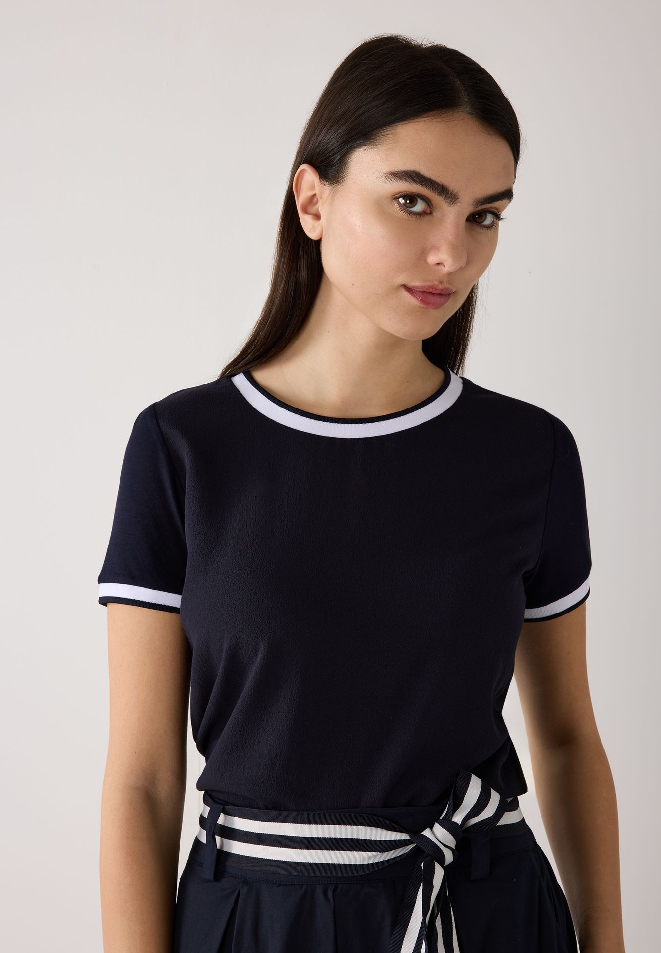 Blusenshirt mit Kontrastabschlüssen