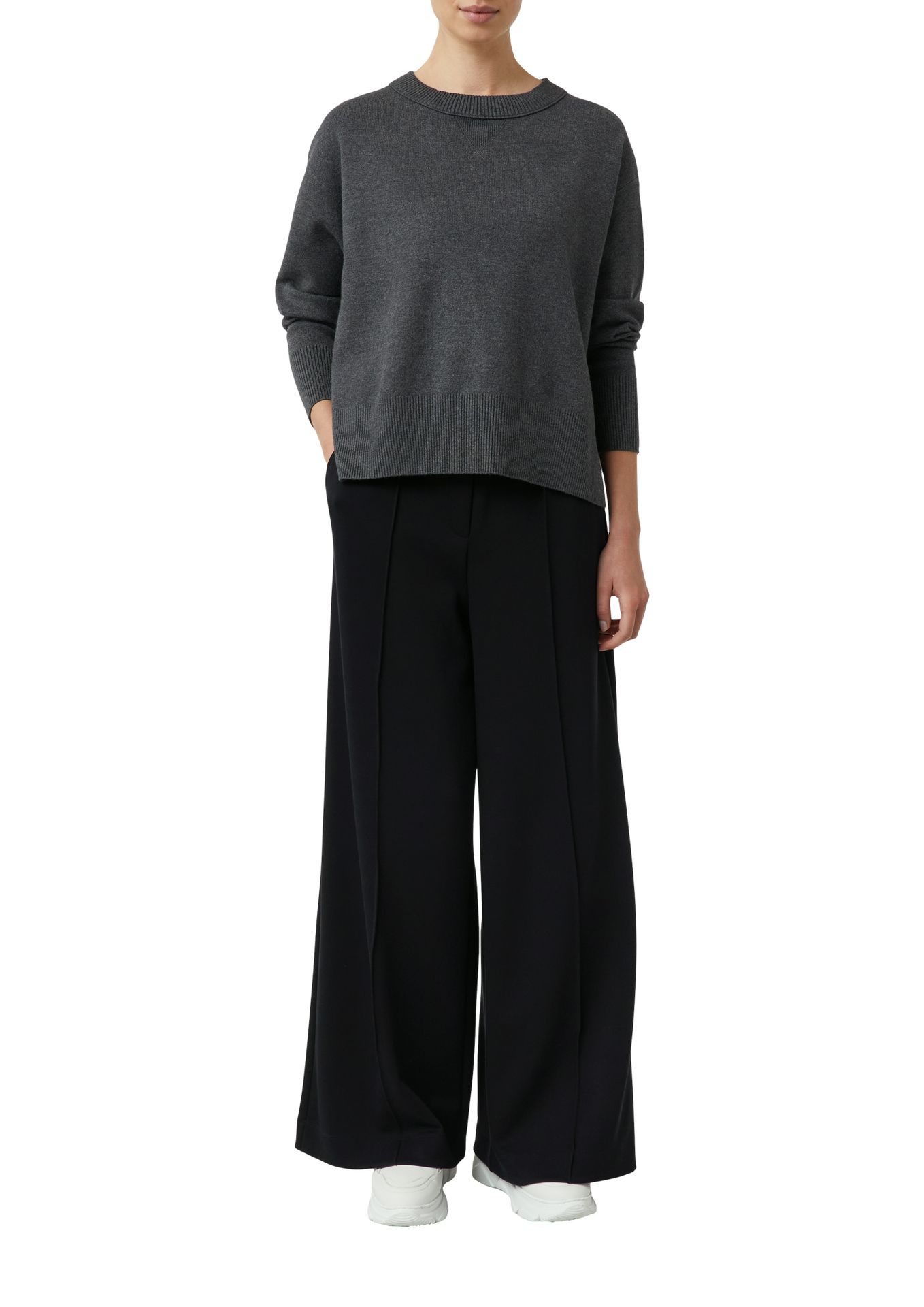 schlichter kurzer Strickpullover aus Viskose-Mix oversized