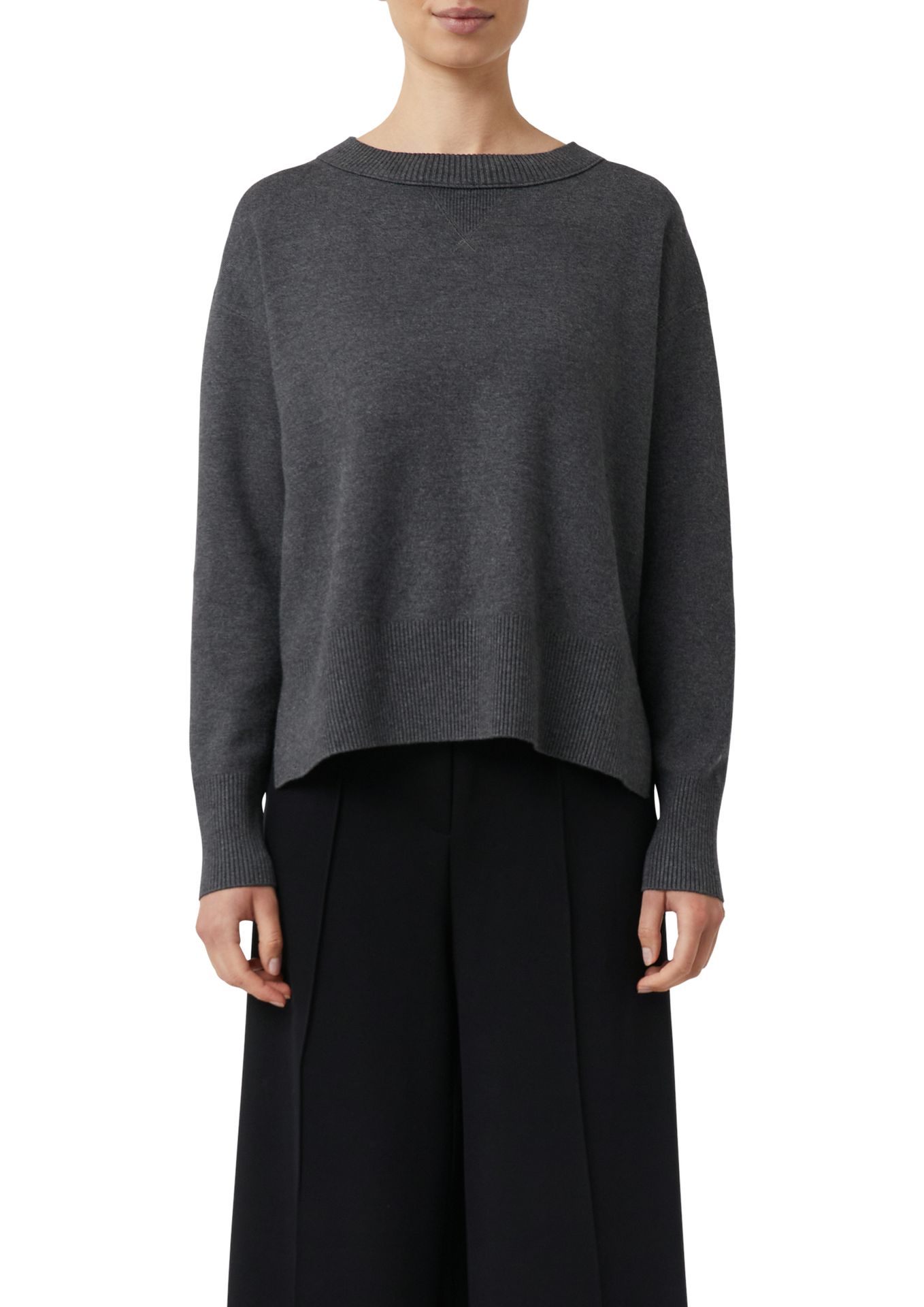 schlichter kurzer Strickpullover aus Viskose-Mix oversized