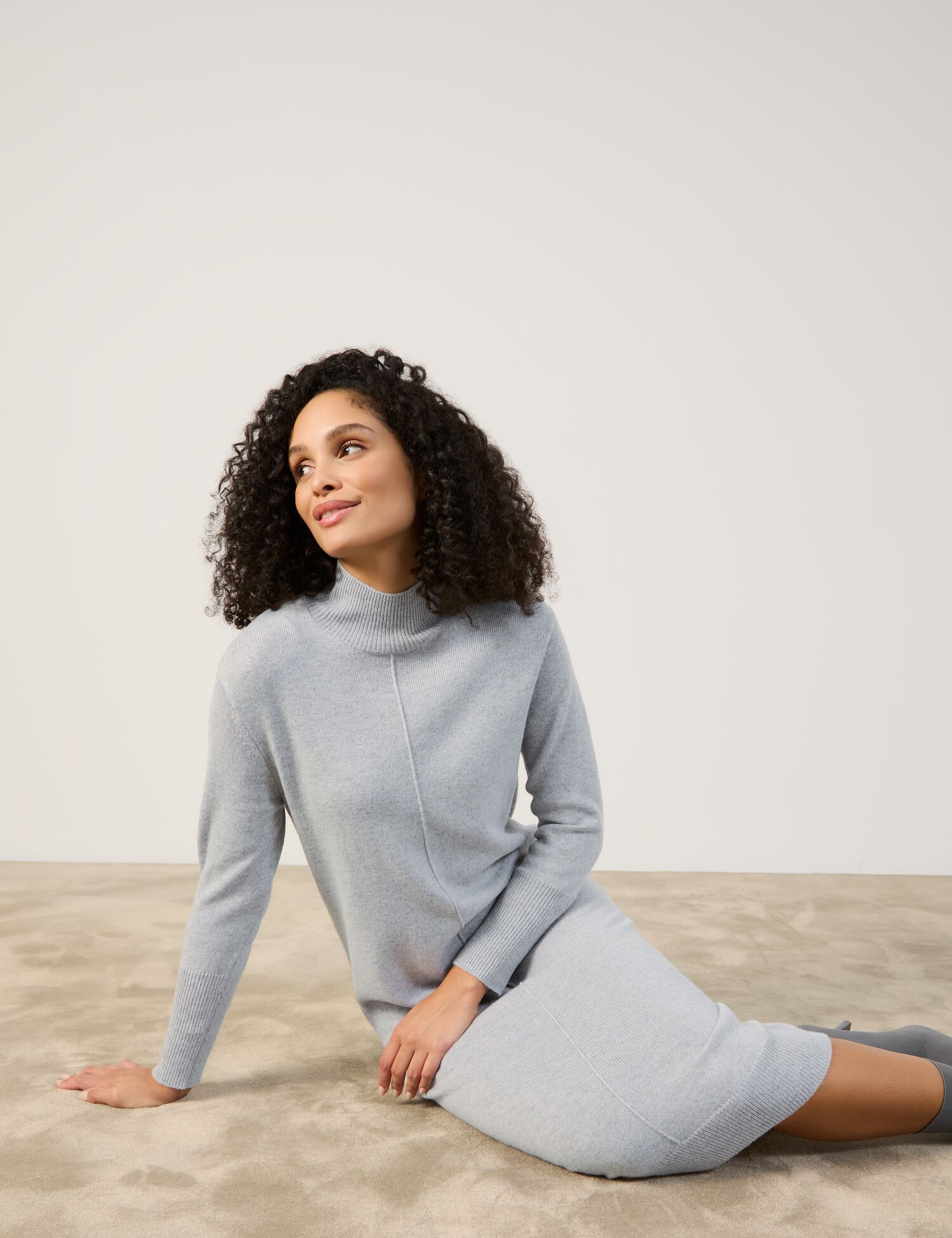 langes Strickkleid aus Feinstrick mit Wollanteil