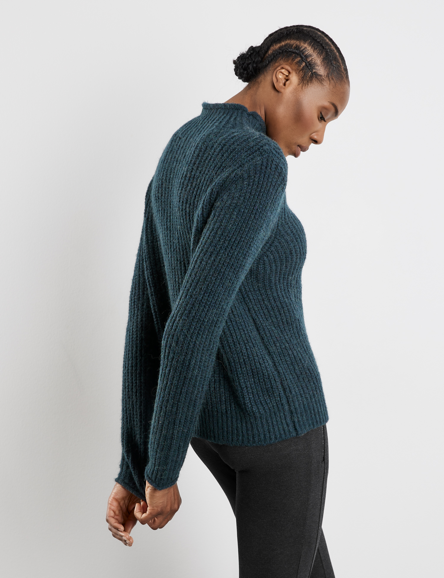 modischer Grobstrick-Pullover mit großem Zopfmuster und Wolle-Alpaka-Anteil