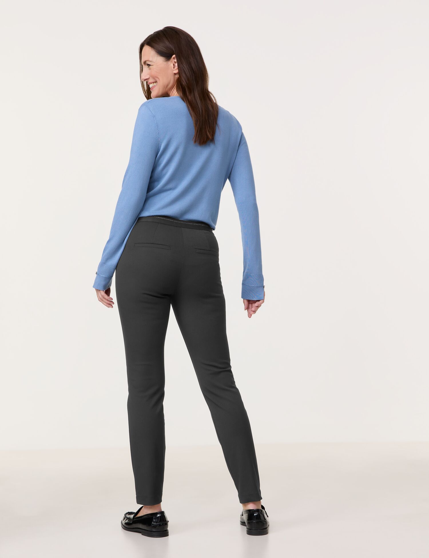 schlanke pflegeleichte Freizeit-Hose