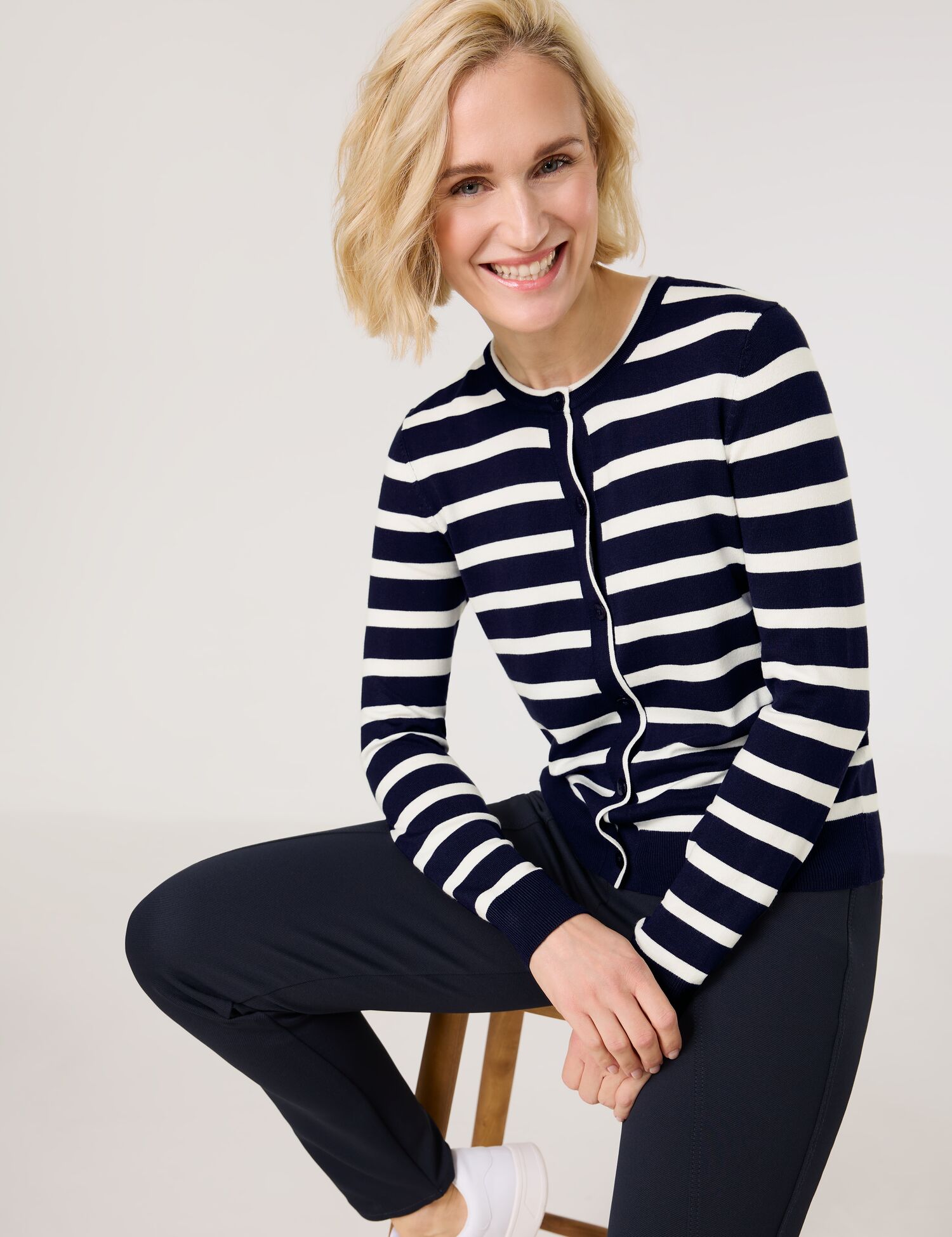 Geringelter Cardigan aus Feinstrick