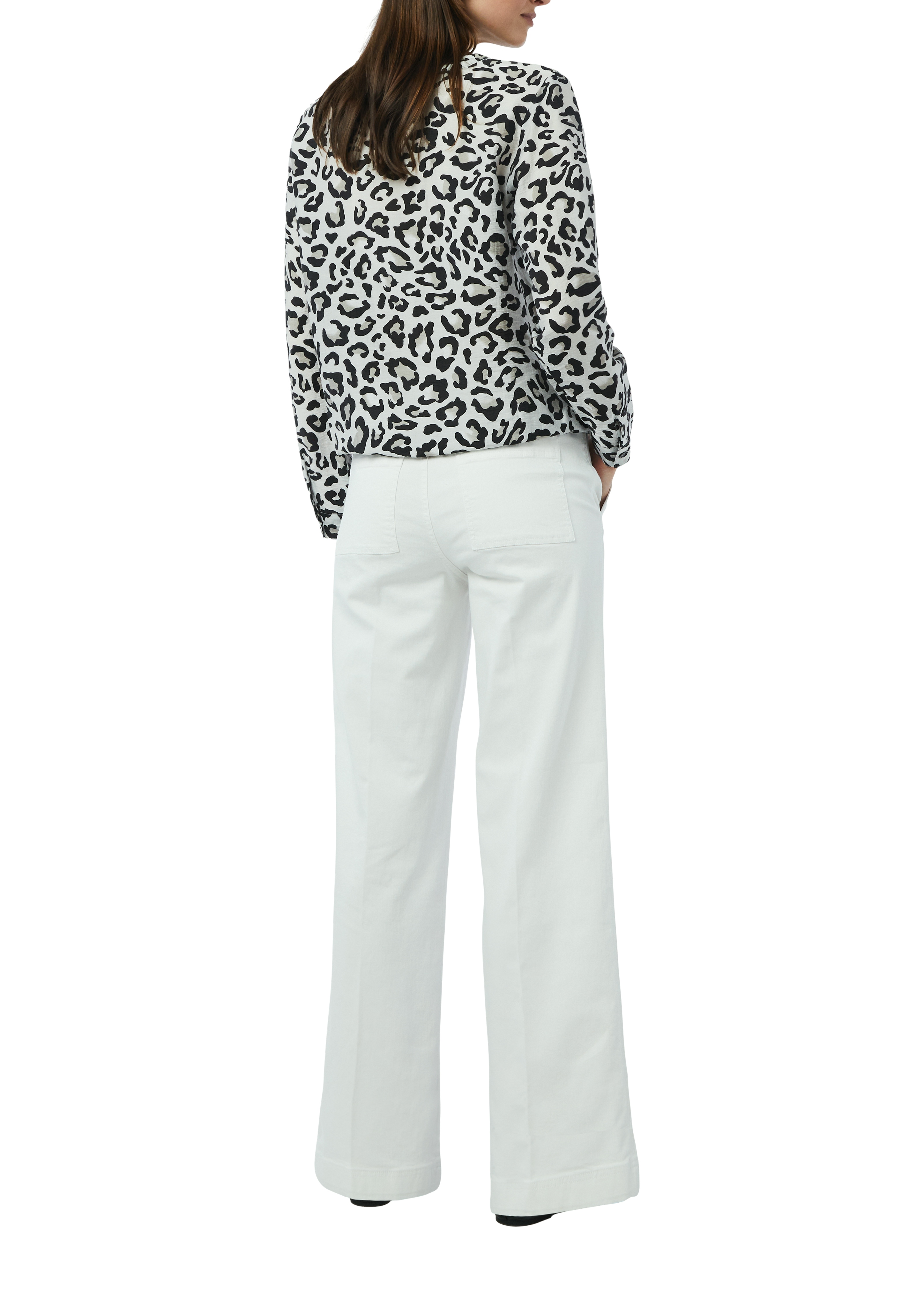 modische Kurz-Bluse im Animal-Print mit Bindeband