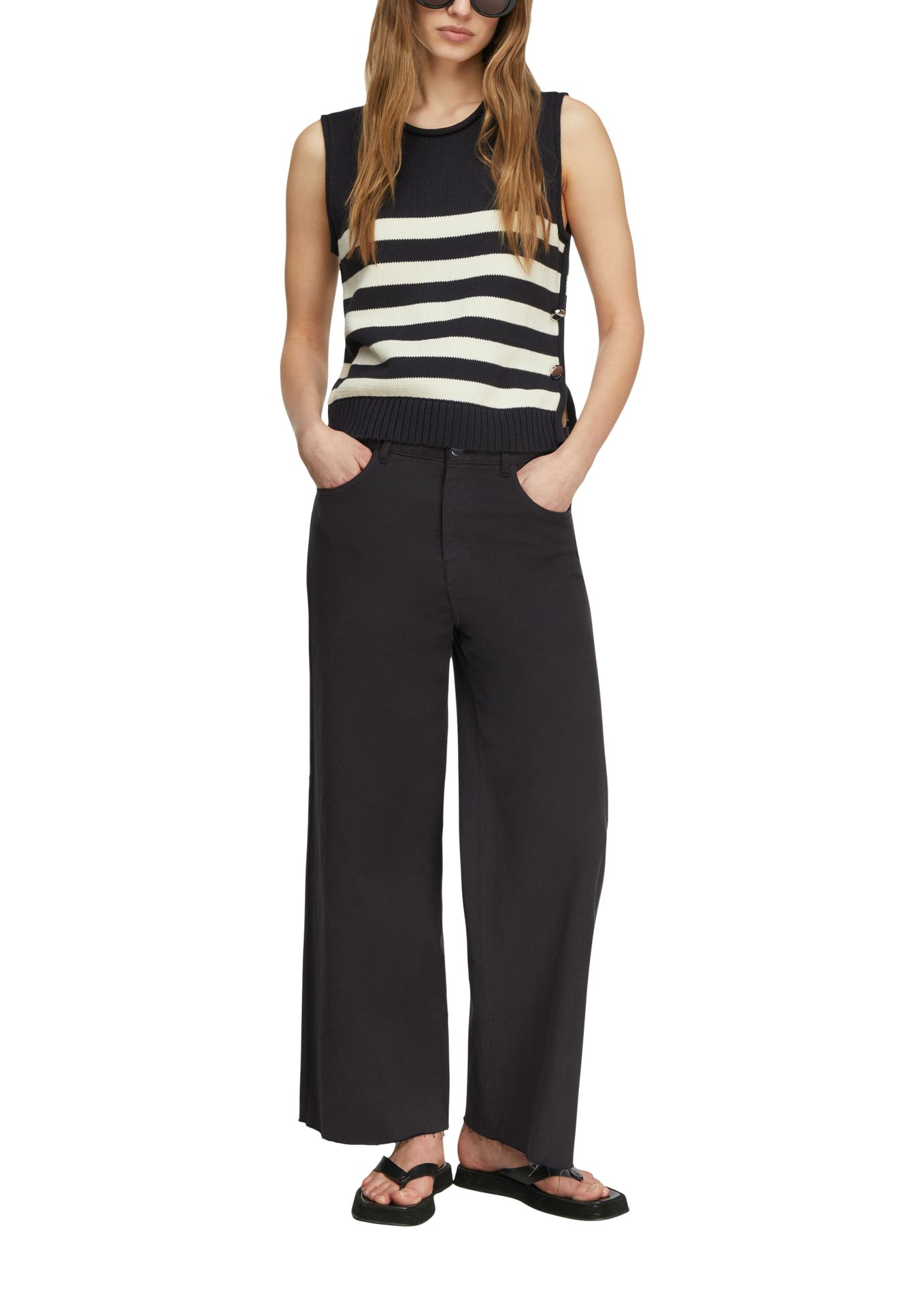 maritimer Strickpullunder mit seitl. Knopf-Applikation und Ringel aus reiner Baumwolle