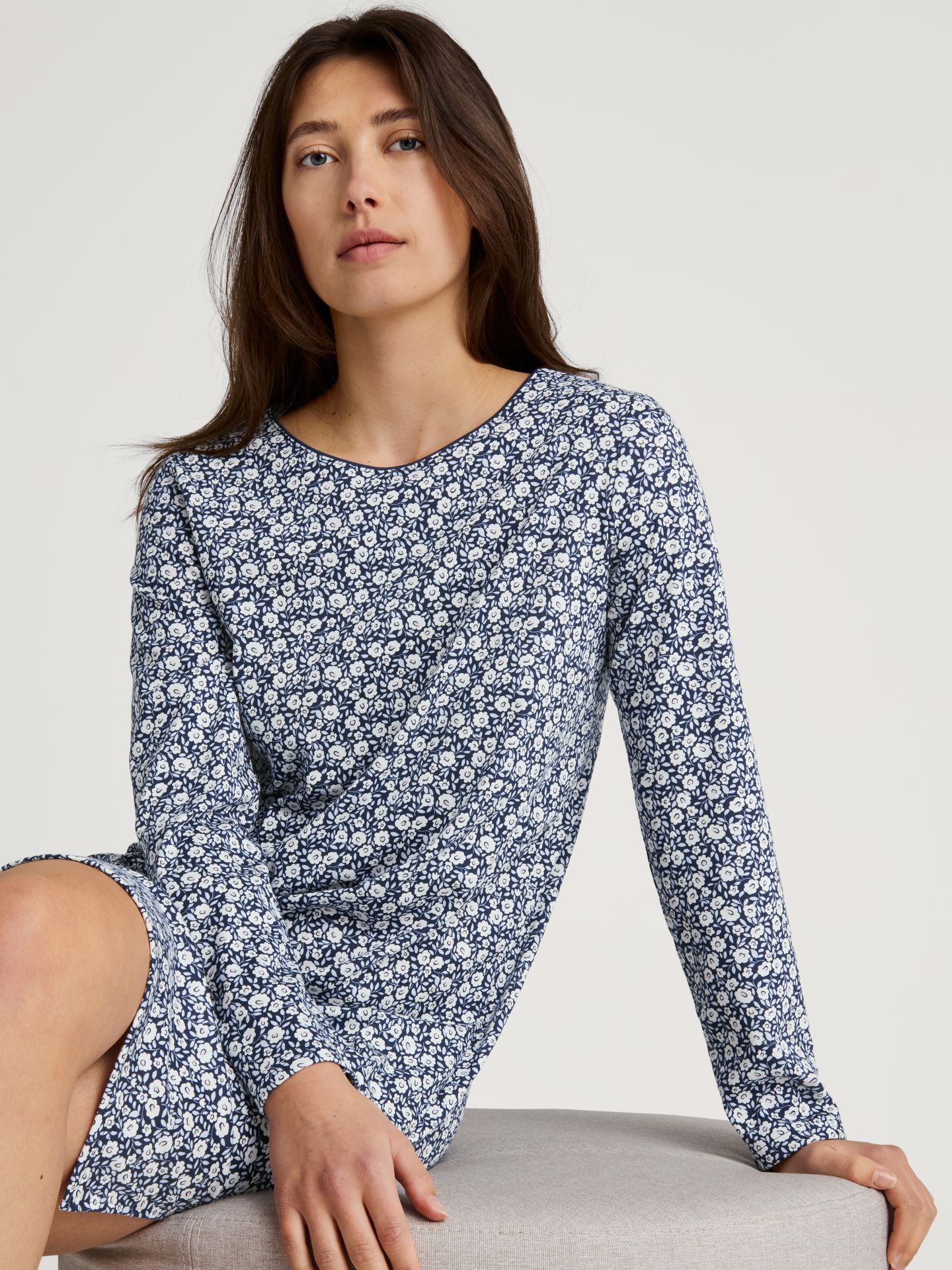 Damen-Nachthemd mit Allover-Blünchen-Muster aus reinem Baumwoll-Jersey