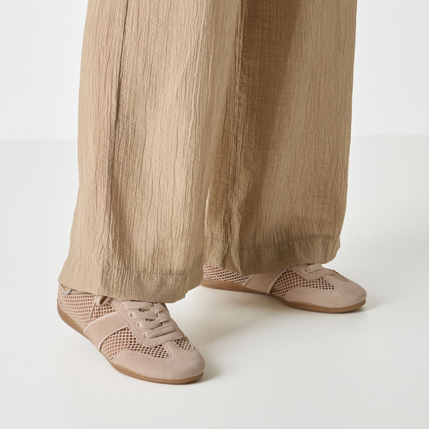 luftiger Da.-Sneaker aus Textilmaterial